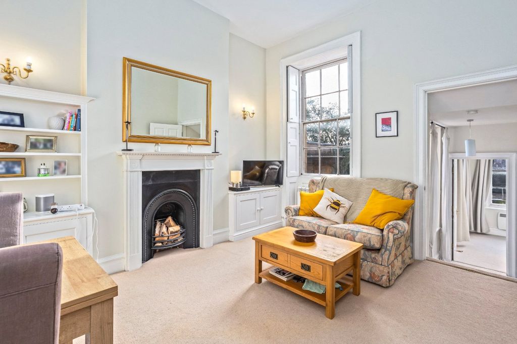 Property photo 2 of 8 Sitting Room