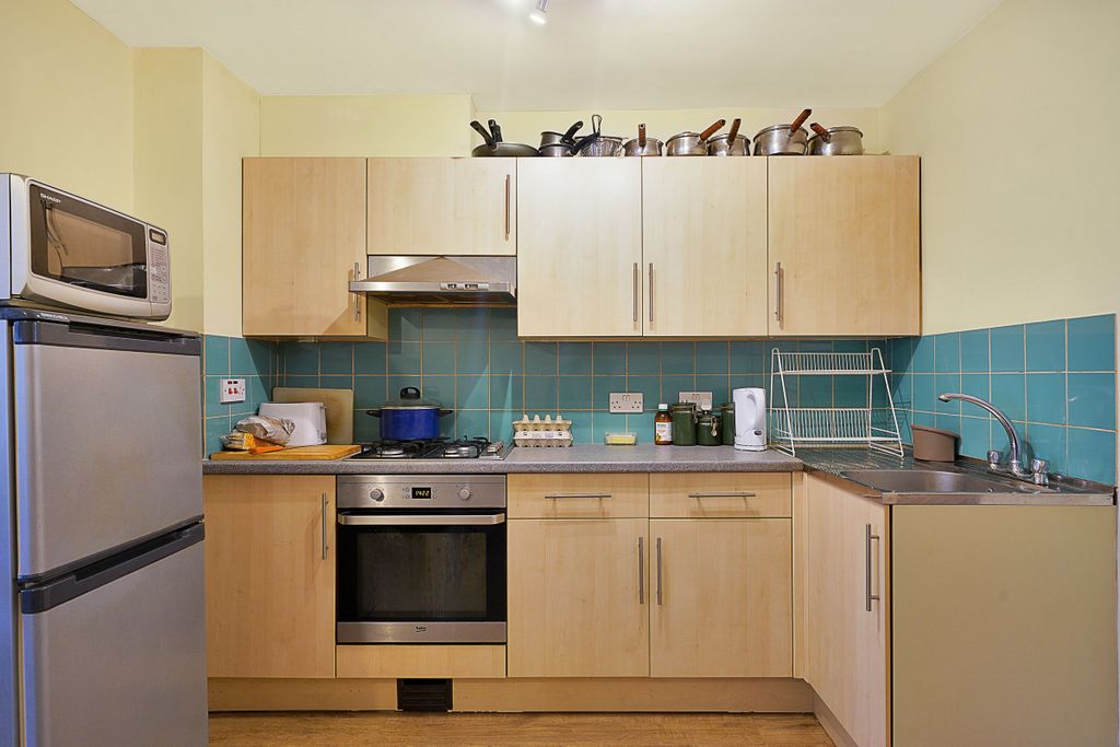 Property photo 2 of 8 Kitchen Space
