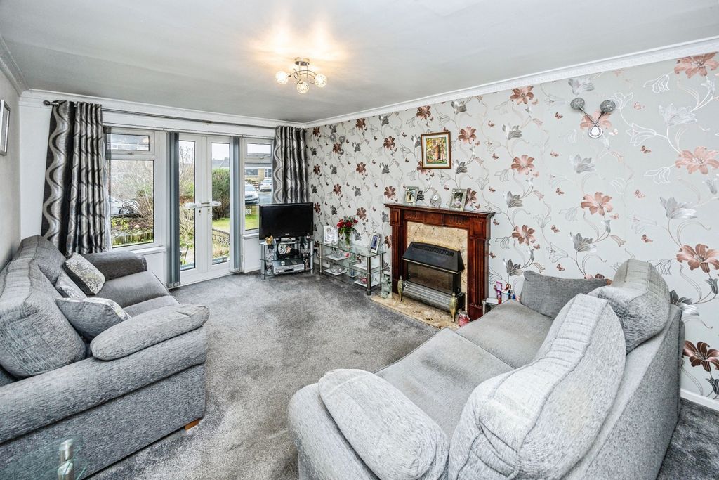 Property photo 3 of 20 Living Room