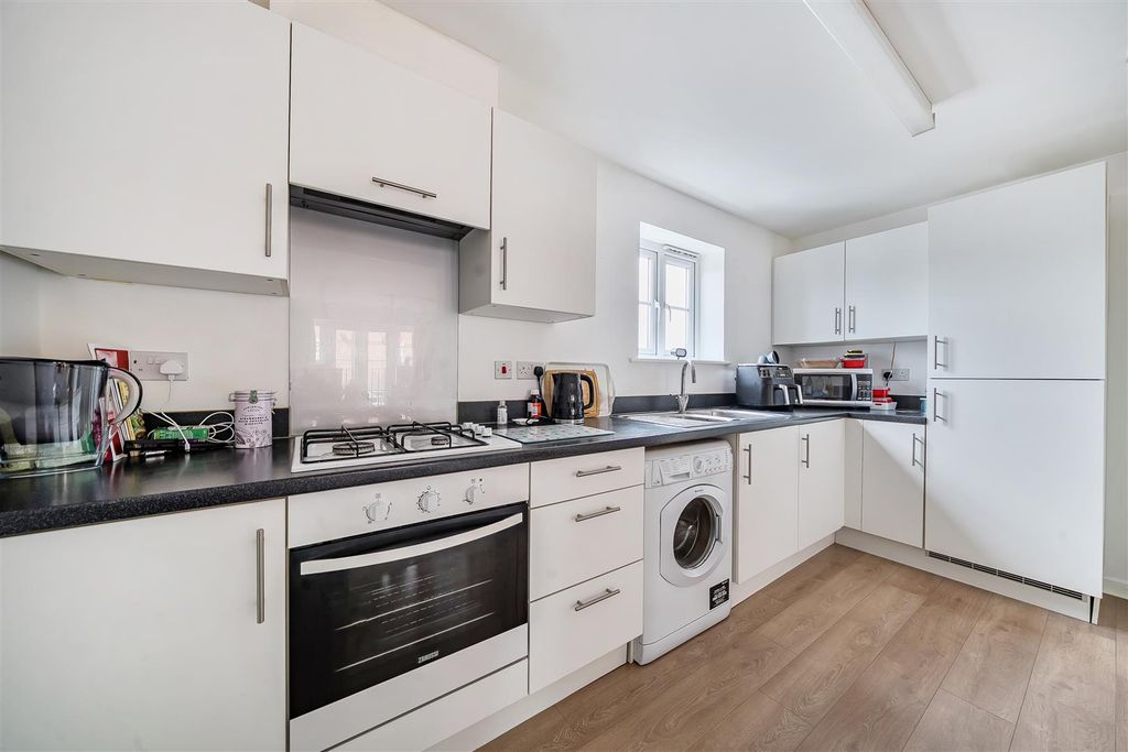 Property photo 3 of 14 1376131-10-69175371B137c.Jpg