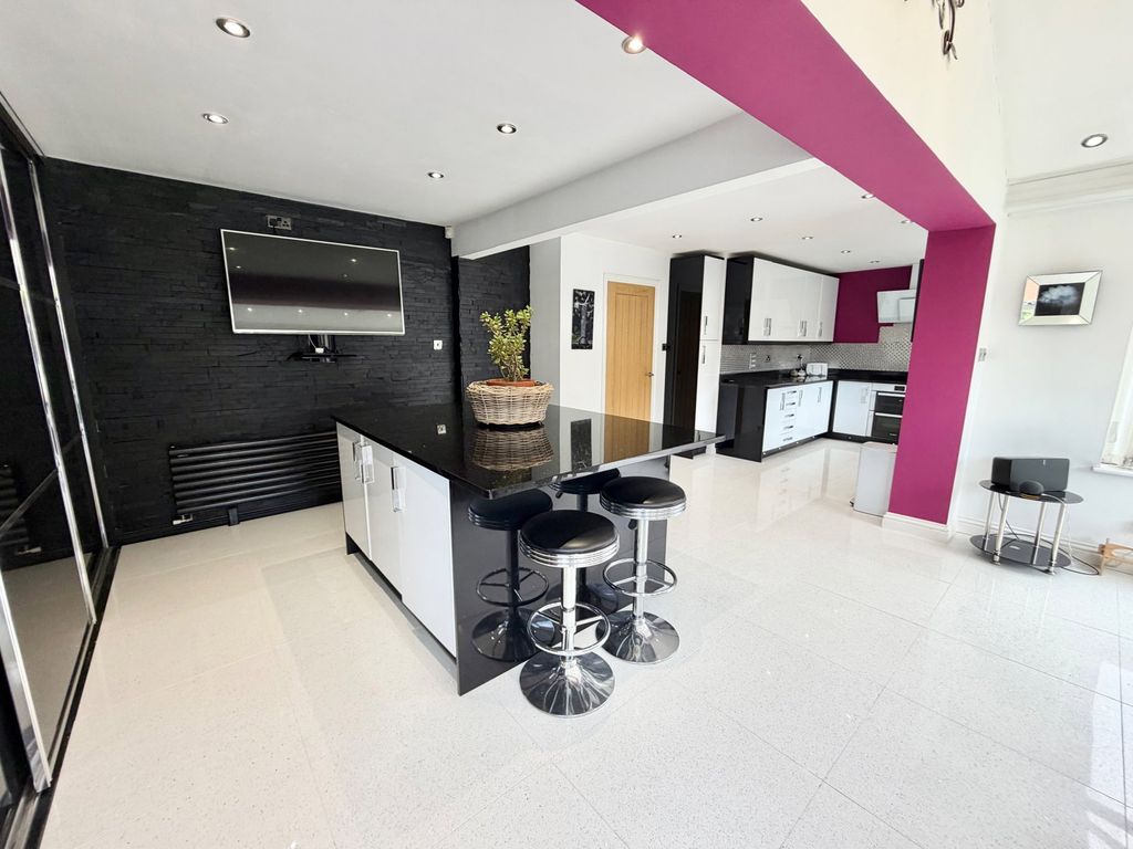 Property photo 3 of 46