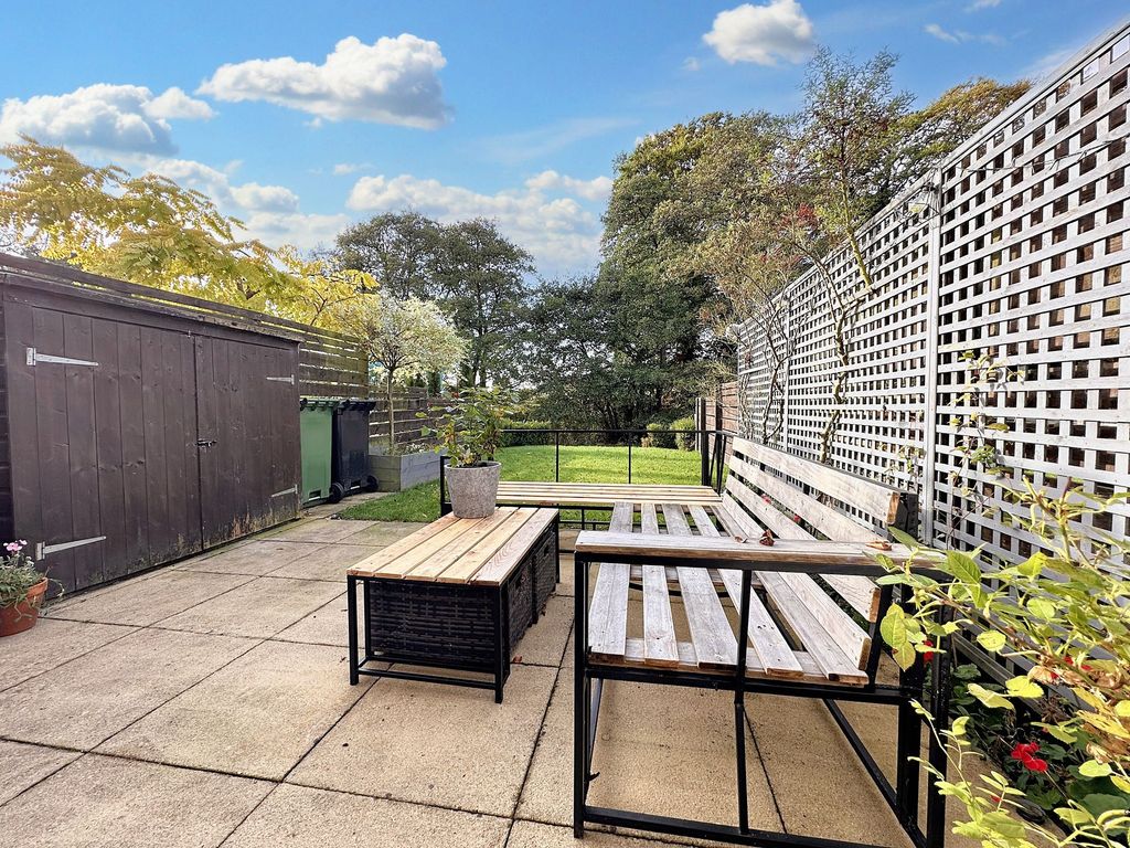 Property photo 2 of 16 Garden