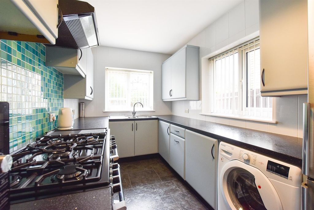 Property photo 3 of 20 Kitchen..Jpg