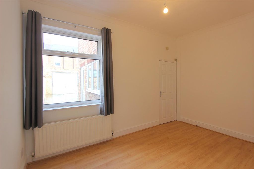 Property photo 3 of 11 Dining Room