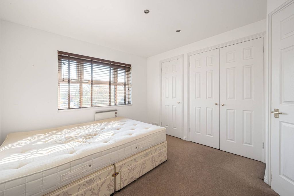 Property photo 1 of 5