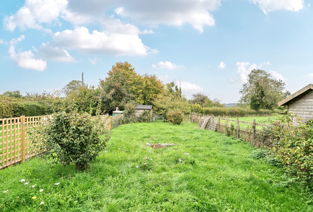 Property photo 3 of 13 1364962-8-68E90F0...