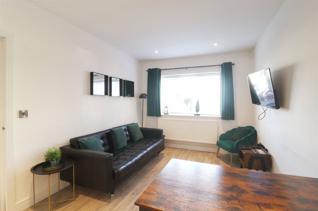 Property photo 3 of 12 3 - Picture No. 04