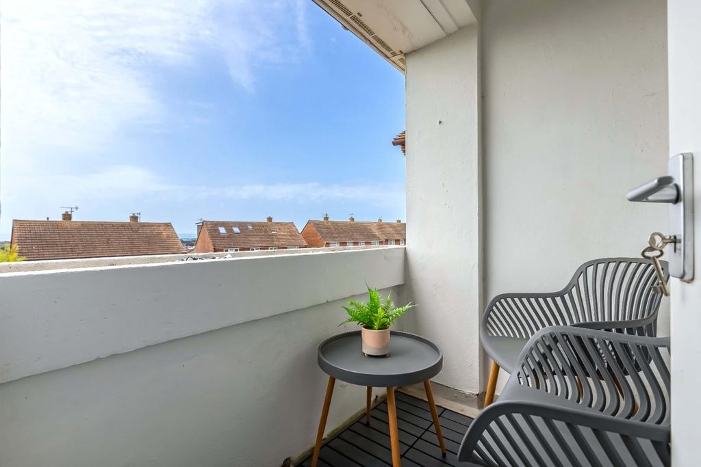 Property photo 2 of 17 Holmbush_14.Jpg