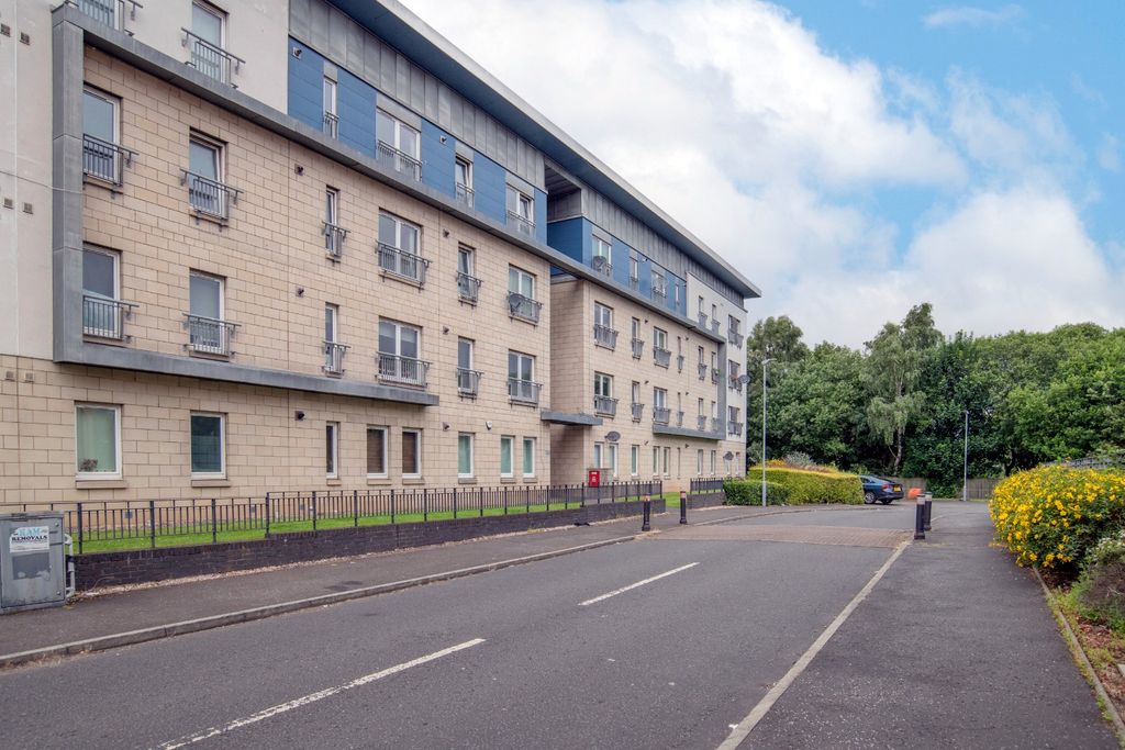 Property photo 2 of 16 5211052