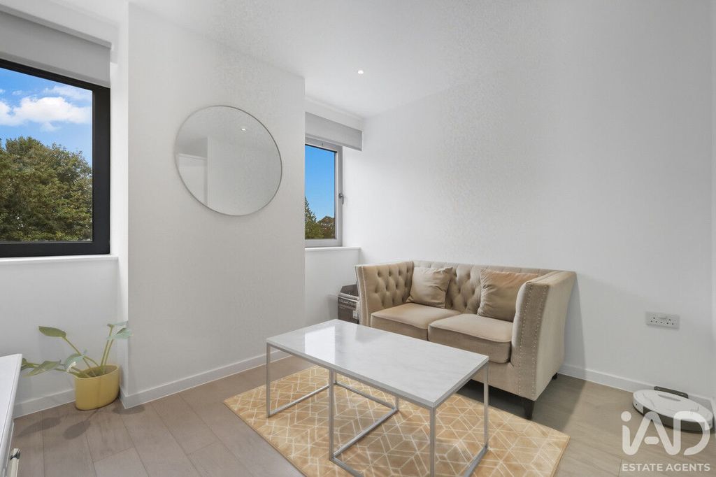 Property photo 3 of 9