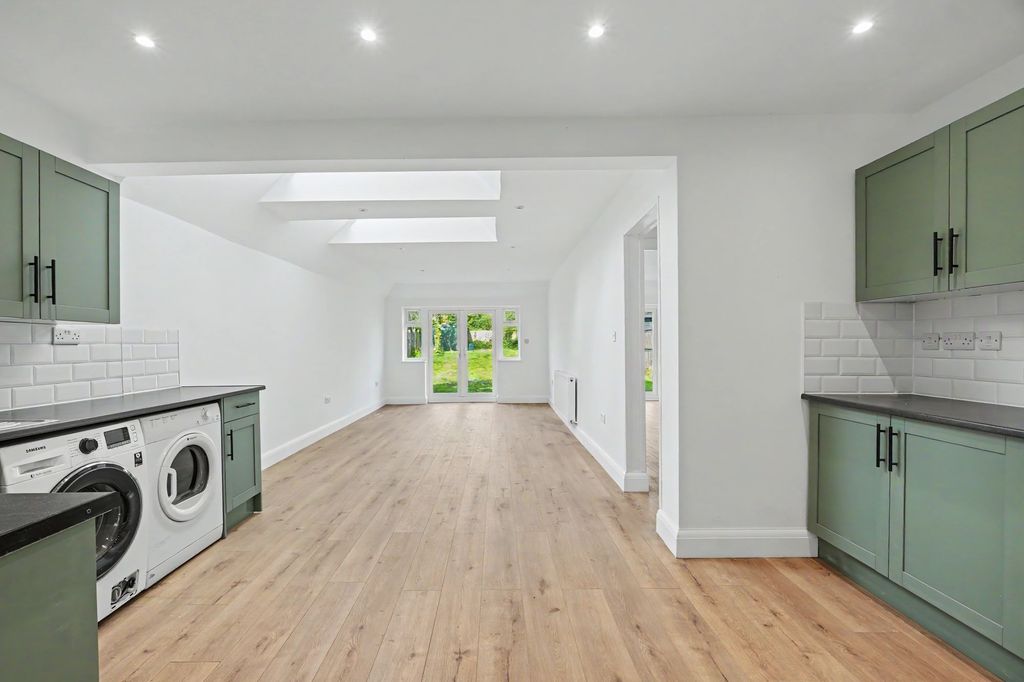 Property photo 3 of 24