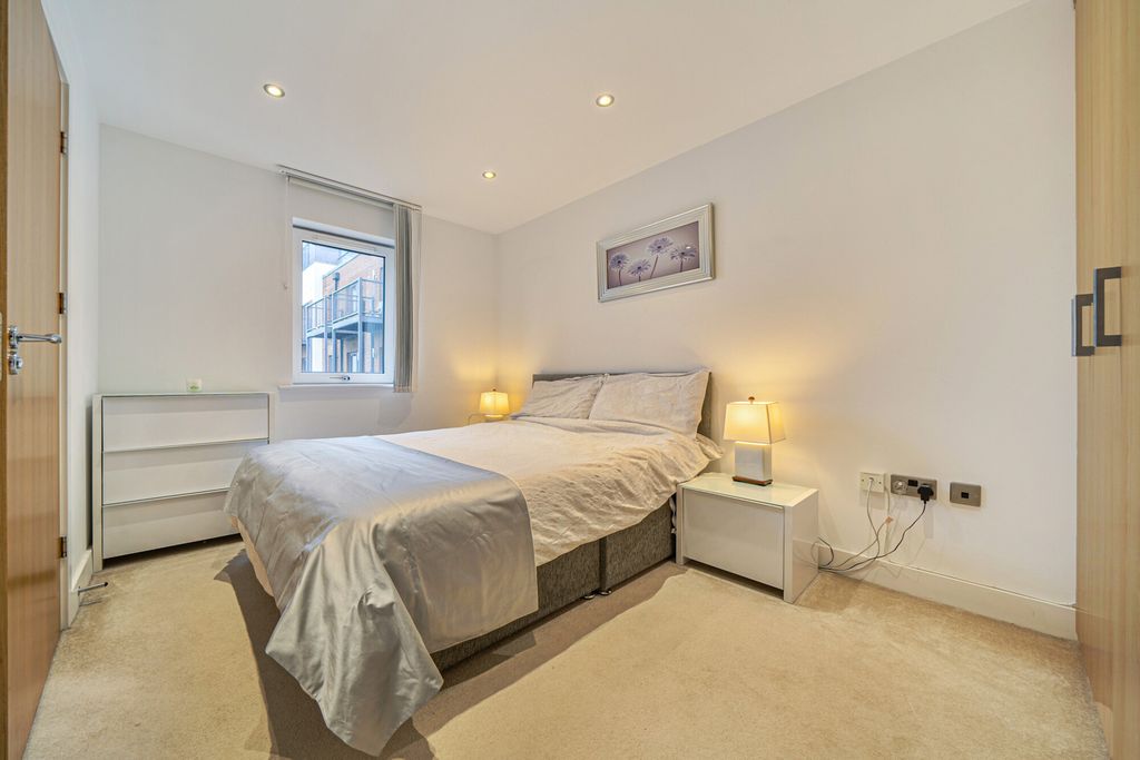 Property photo 2 of 17 1421102-14-69Aacd...