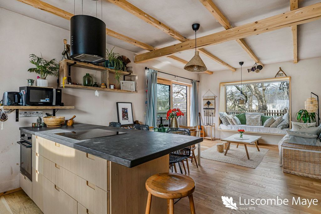 Property photo 2 of 21