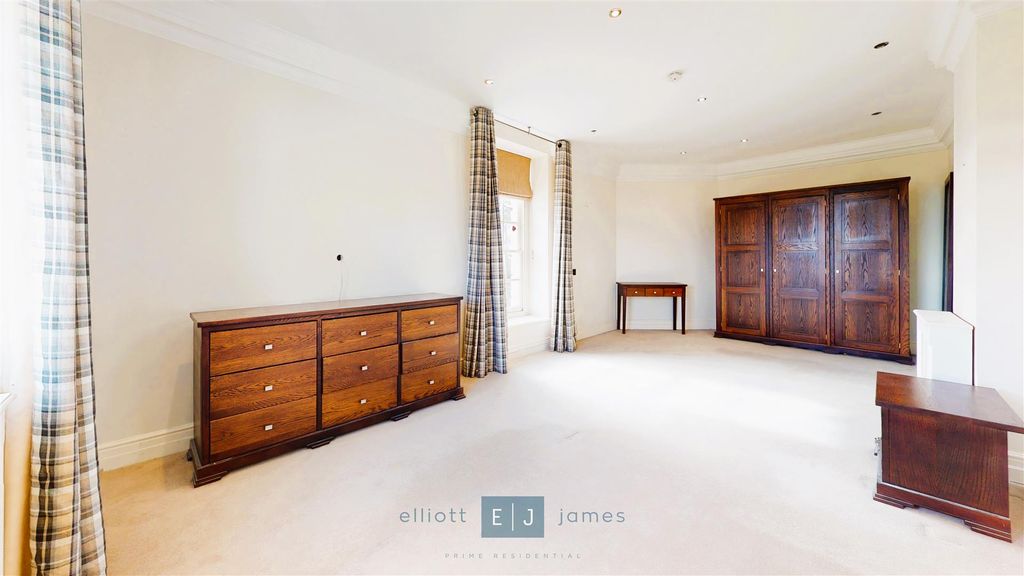 Additional image 19 of 4 bed flat to rentHill Hall, Theydon Mount, Epping CM16