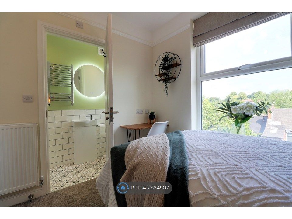 Property photo 3 of 17 Bedroom 1