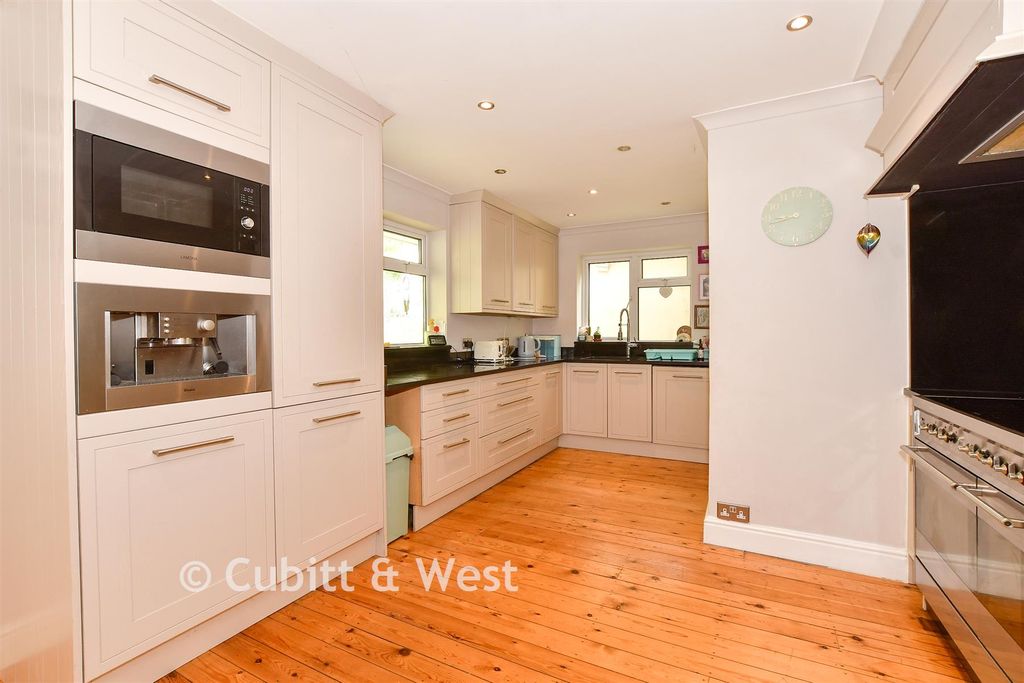 Property photo 1 of 23 Kitchen