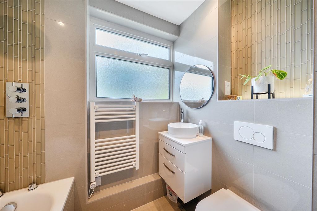 Property photo 3 of 20 1508079-9-6A86Bf9493771.Jpg