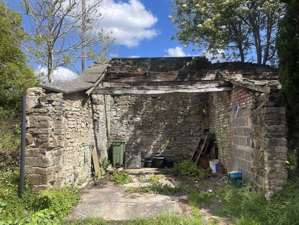 Property photo 3 of 18 External