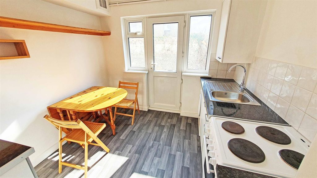 Property photo 1 of 9 Kitchen Diner