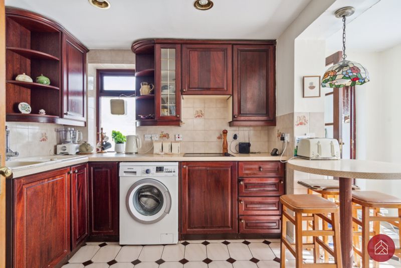 Property photo 3 of 19 Kitchen
