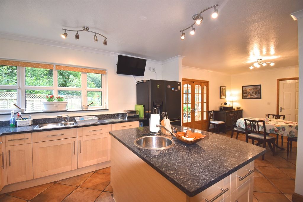 Property photo 2 of 29 Breakfast Kitchen