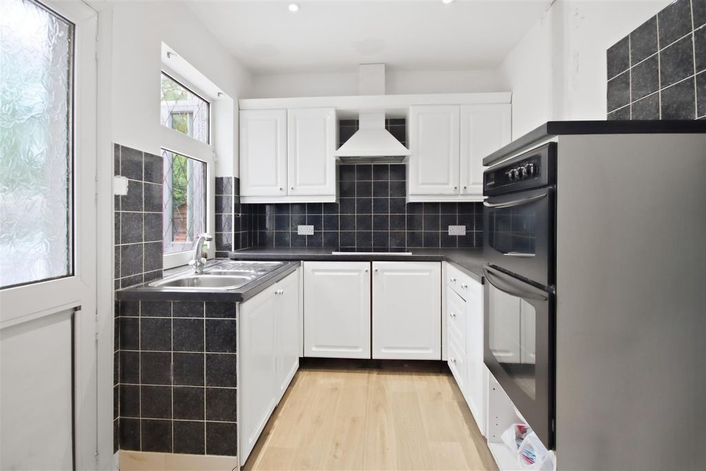 Property photo 3 of 15 Kitchen