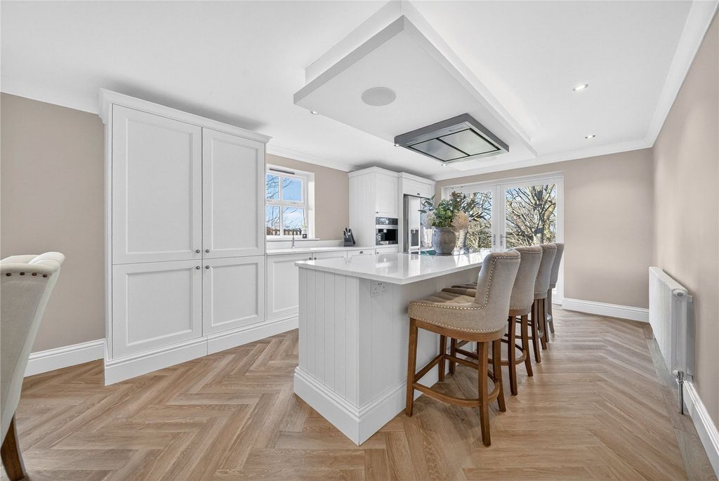 Property photo 3 of 18 Kitchen