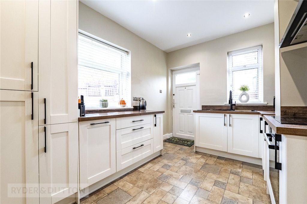 Property photo 2 of 25 Kitchen