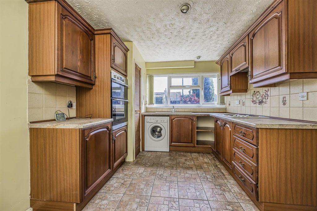 Property photo 3 of 15 Kitchen2.Jpg