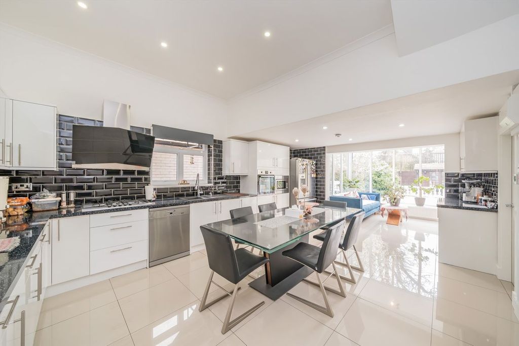 Property photo 2 of 7