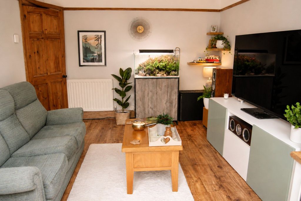 Property photo 3 of 19 Lounge
