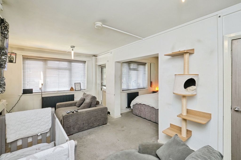 Property photo 2 of 16 Photo