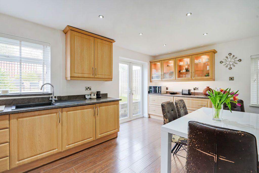 Property photo 1 of 22 Dining Kitchen