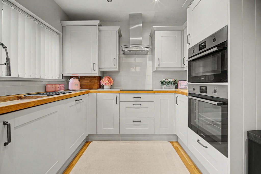 Property photo 3 of 27