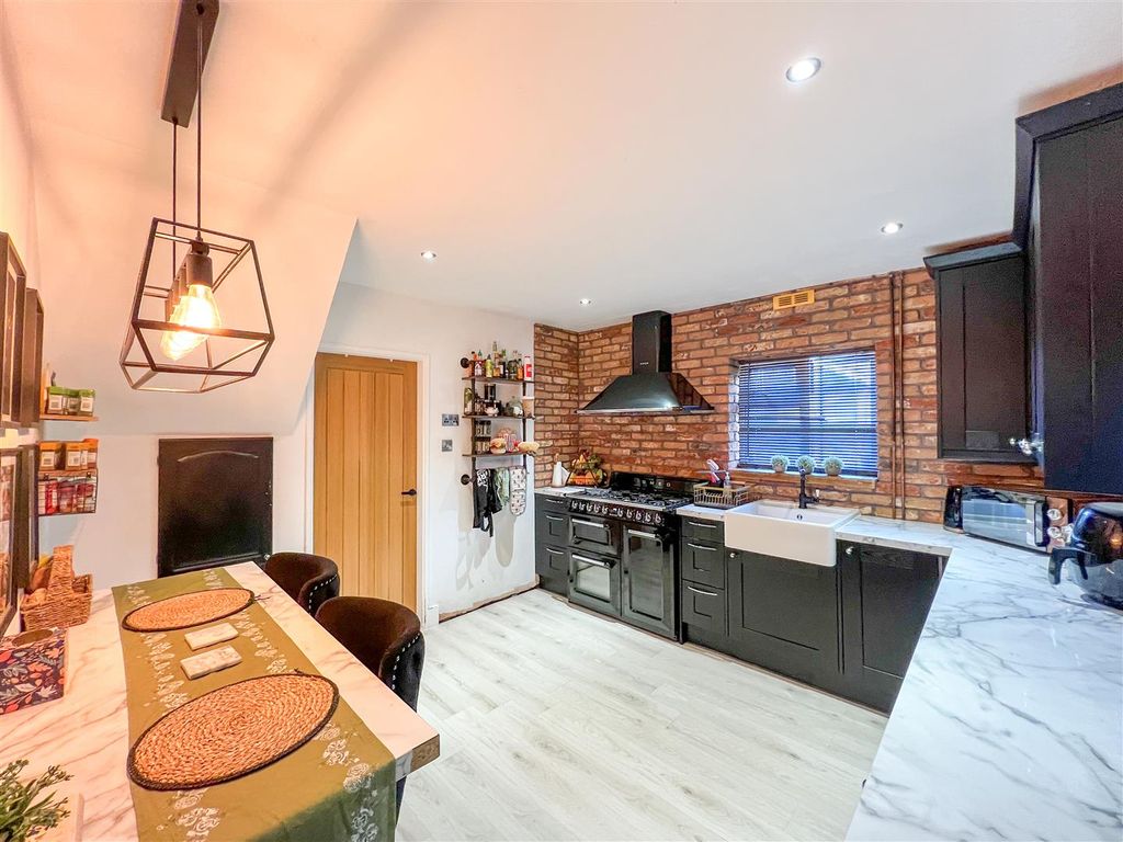 Property photo 2 of 21 Breakfast Kitchen