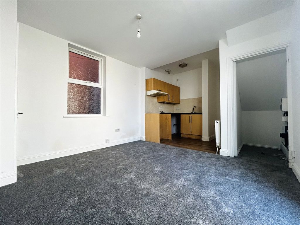 Property photo 2 of 7 Lounge Kitchenette