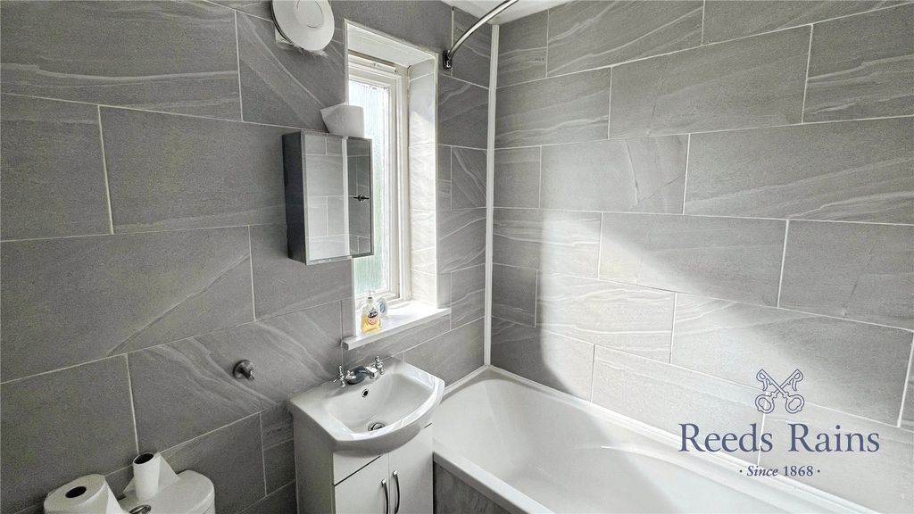 Property photo 2 of 8 Picture No. 14