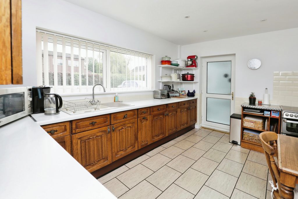 Property photo 2 of 27 Kitchen
