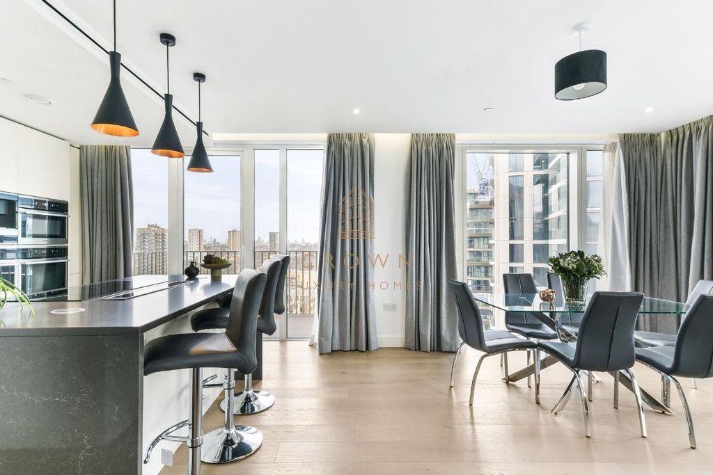 Property photo 2 of 27 Admiralty House, 1201 (2).Jpg