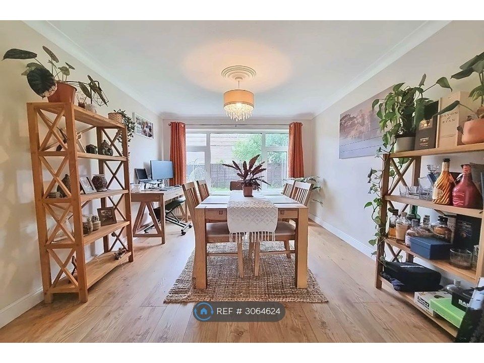 Property photo 3 of 8 Dining Area