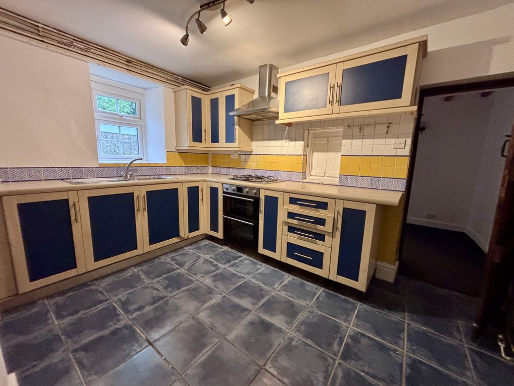 Property photo 3 of 5 Kitchen