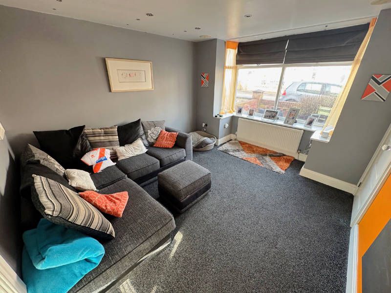 Property photo 3 of 20 Lounge