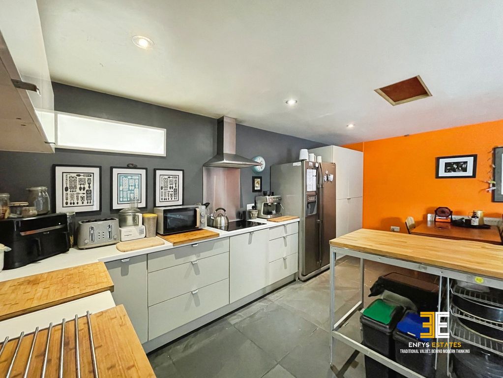 Property photo 3 of 26