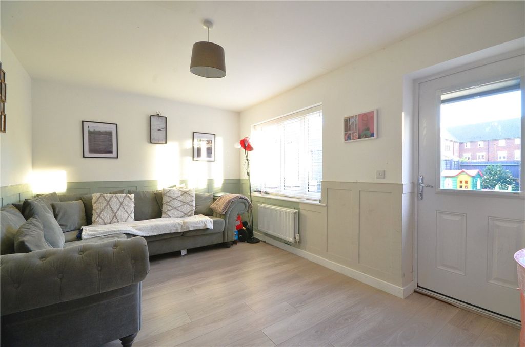 Property photo 2 of 10 Lounge