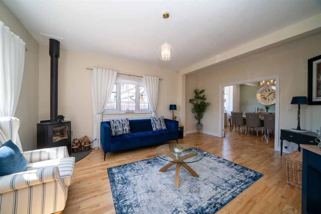 Property photo 2 of 27 57-Hillfield-Road-18.Jpg