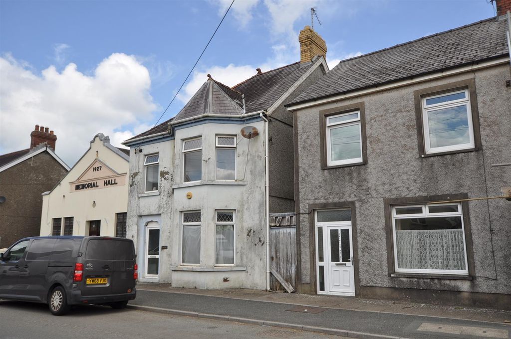 Property photo 1 of 8 Externally