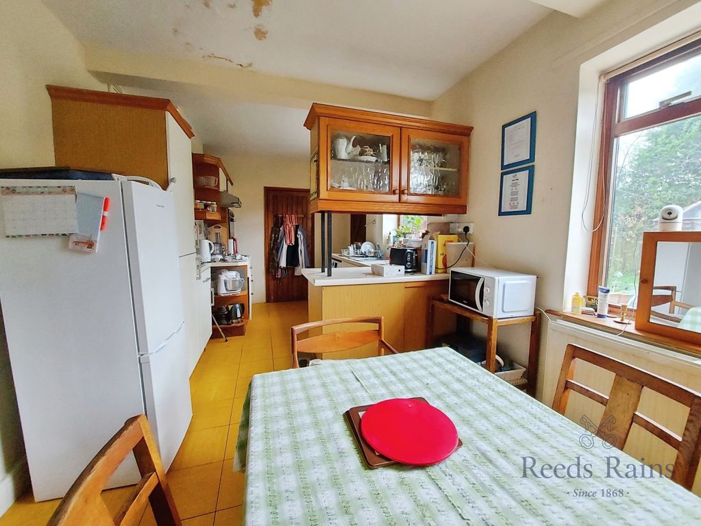 Property photo 2 of 14 Kitchen