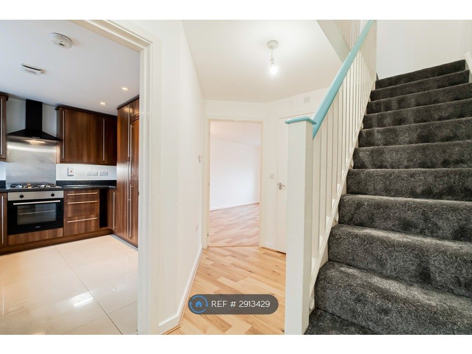 Property photo 3 of 16 Ground Floor Entrance