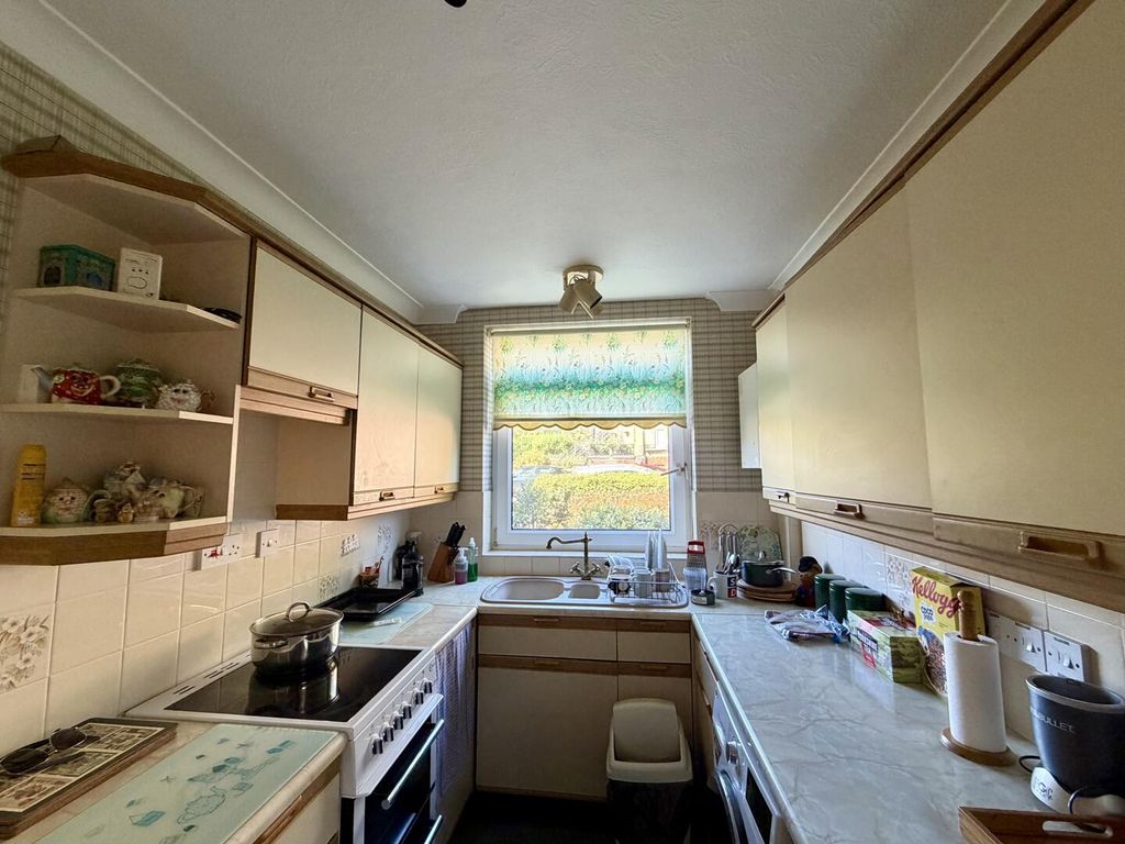 Property photo 3 of 7 Kitchen