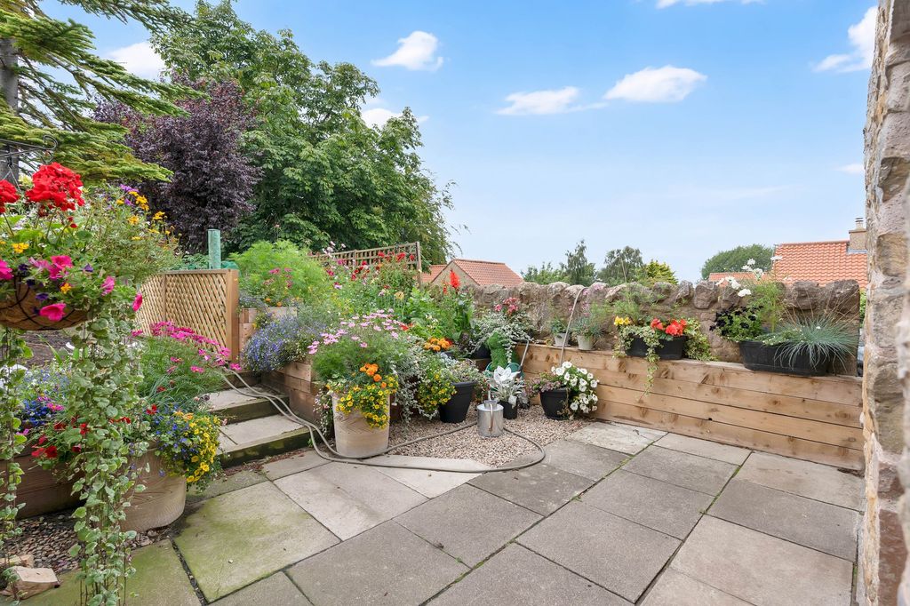 Property photo 2 of 46 Rear Garden